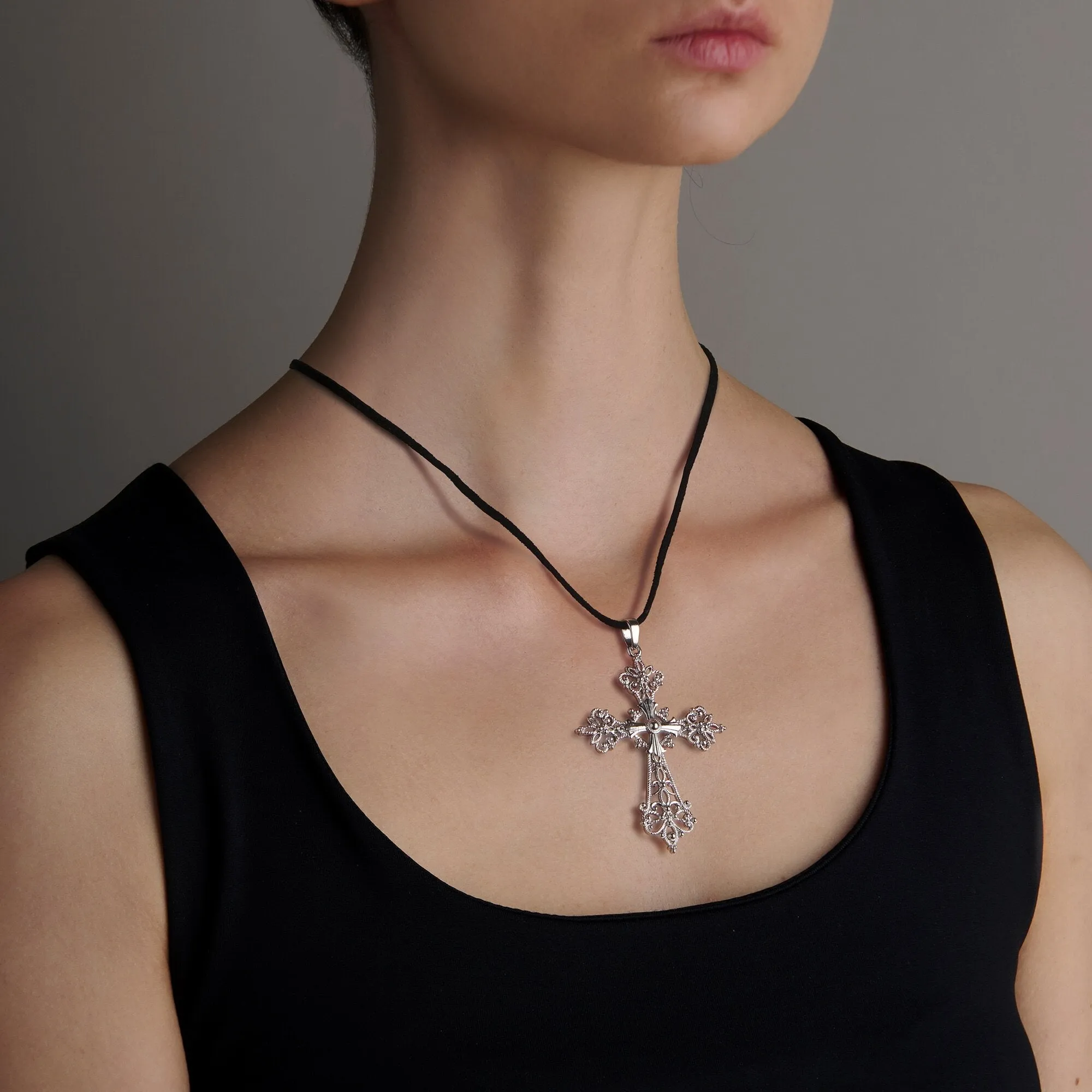 Elegant Lace Design Silver Cross Pendant Necklace