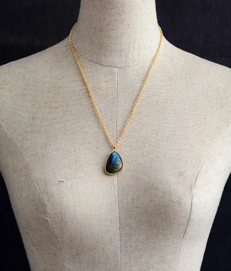 'Walang' Labradorite Pendant Necklace