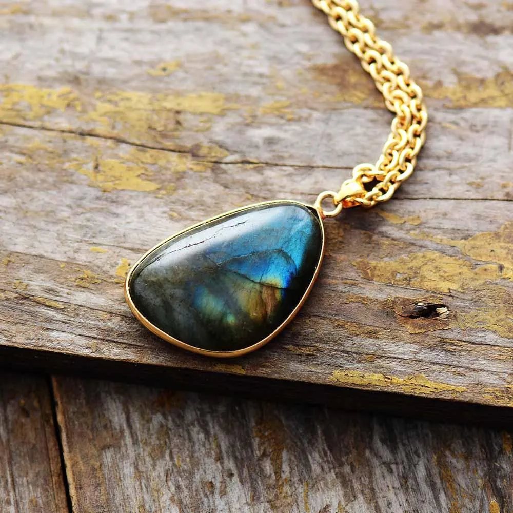 'Walang' Labradorite Pendant Necklace